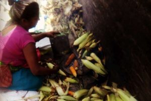 20160803030412_corn_seller