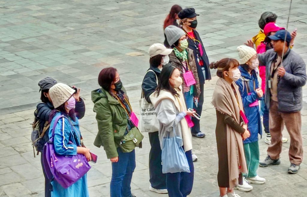 06 Chinese Tourists