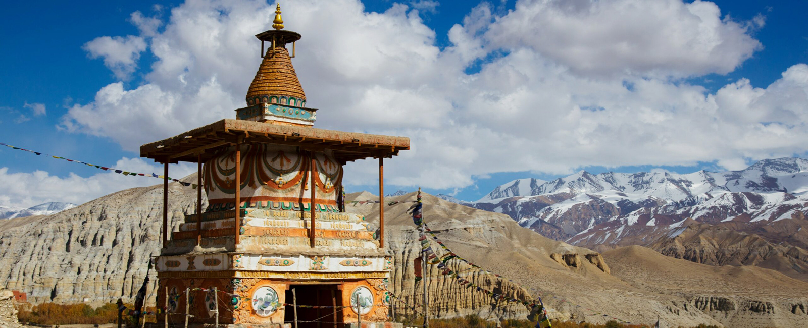 Chorten at the entrance of Tsarang