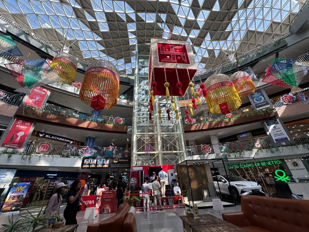 Dashain Offers Draw Shoppers to Labim Mall